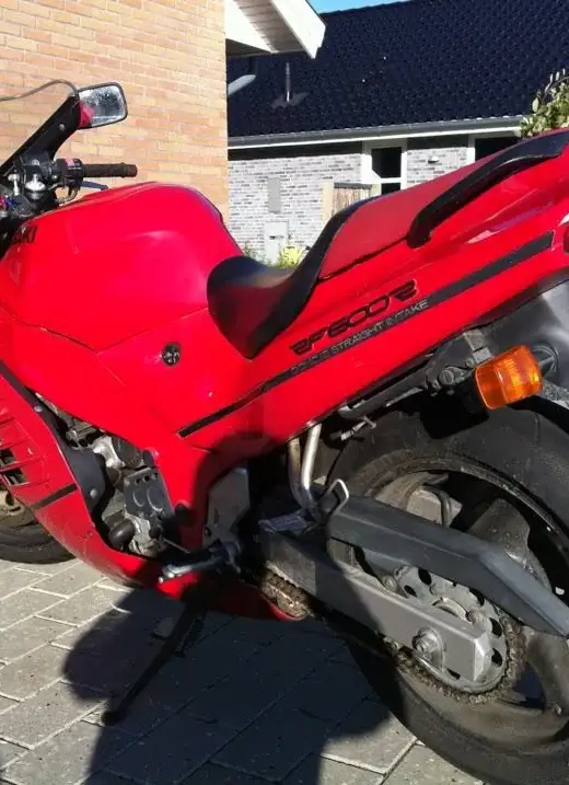 Suzuki RF 600 R