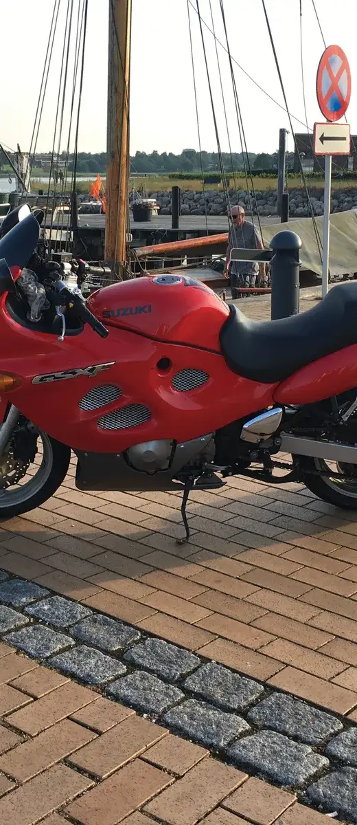 Suzuki GSX 600 F