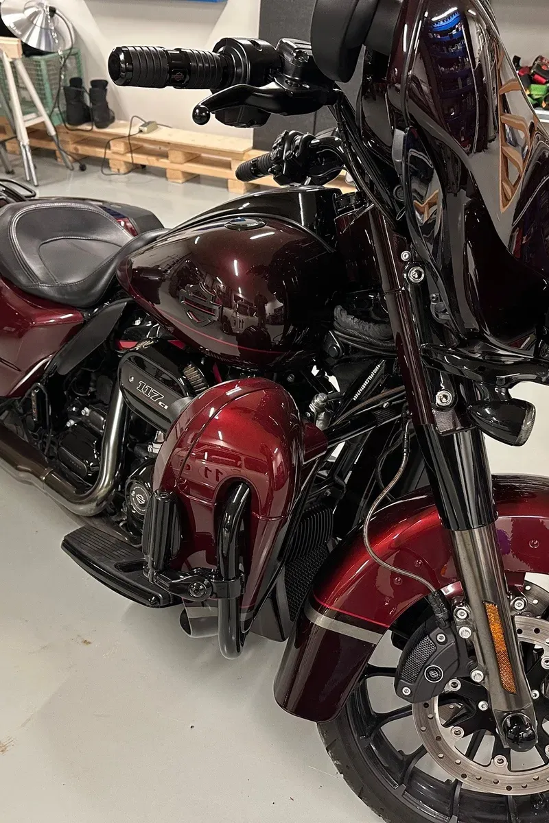 Harley-Davidson FLHXSE CVO Street Glide