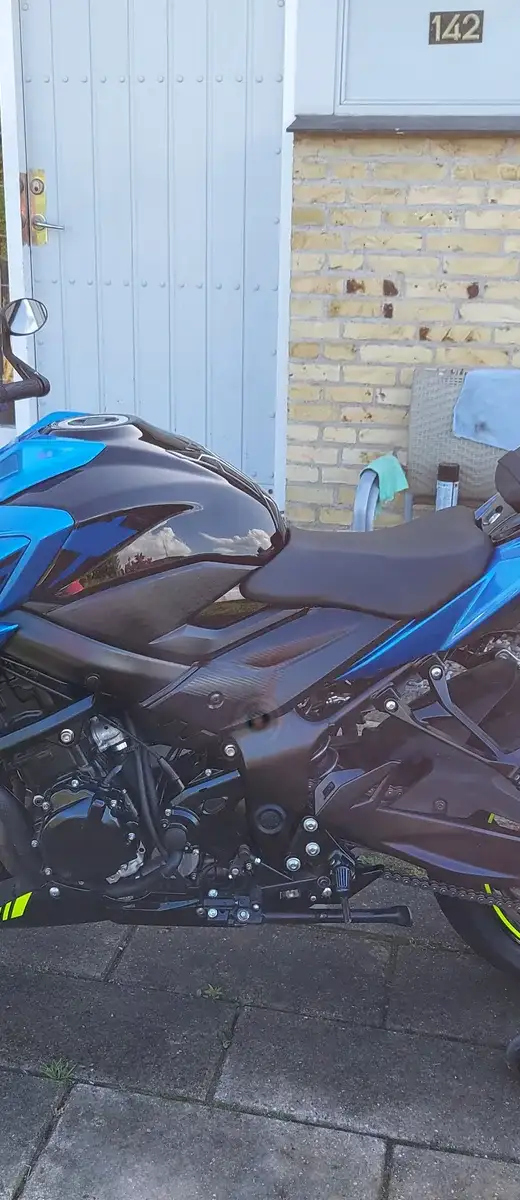 Suzuki GSXS 750