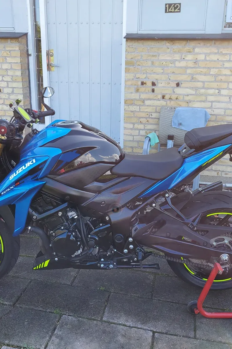 Suzuki GSXS 750